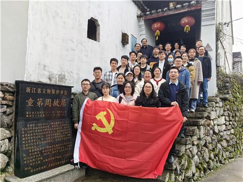 成功人士在车里躺着卷，年轻时为成功而奋斗，成功后还需要努力吗？游戏画面